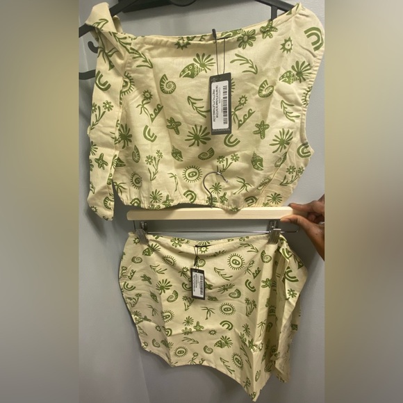 Khaki Shell Print Tie Side Mini Skirt and off the shoulder crap top - Picture 7 of 7